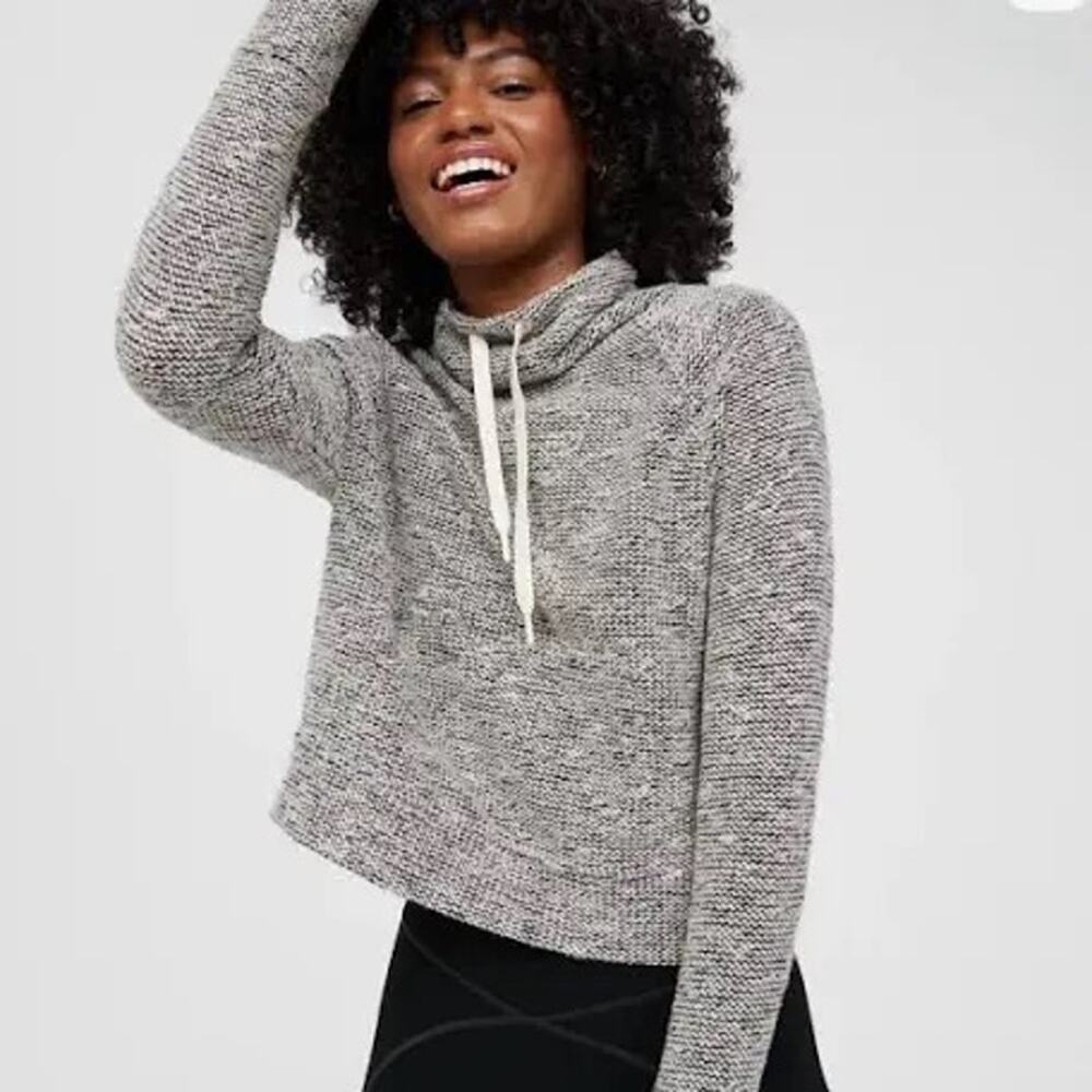 Offline by Aerie Sweatshirt Size Small Textured Black White Cozy Comfy Pullover